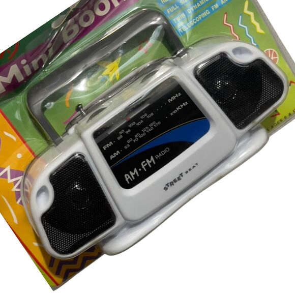 Vintage Street Beat Mini Boom Box Radio PR-18 AM/FM White 1996 New - Picture 9 of 9